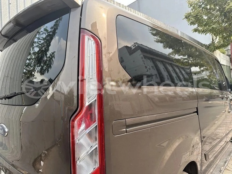 Big with watermark ford tourneo hanoi saigon 47010