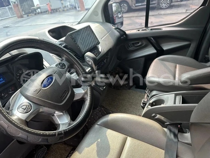 Big with watermark ford tourneo hanoi saigon 47010