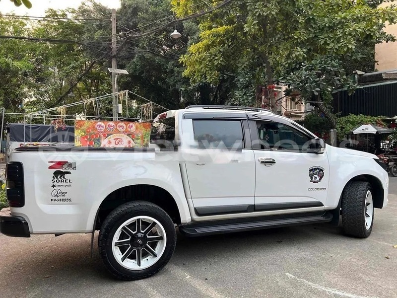 Big with watermark chevrolet colorado hanoi saigon 47011