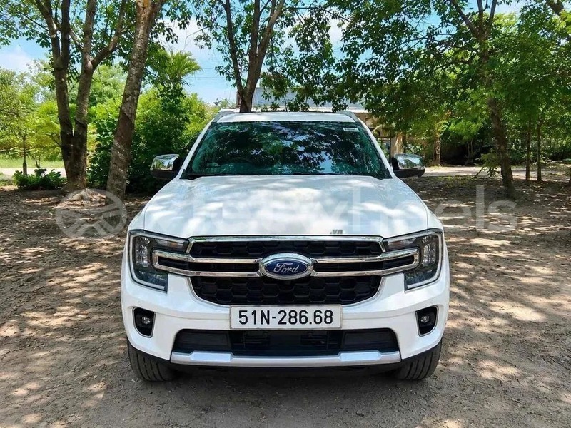 Big with watermark ford everest hanoi saigon 47012