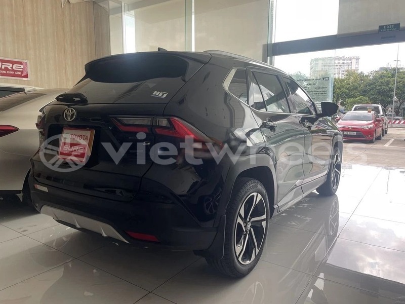 Big with watermark toyota yaris cross hanoi saigon 47014