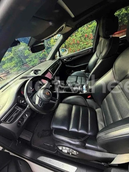 Big with watermark porsche macan hanoi saigon 47033
