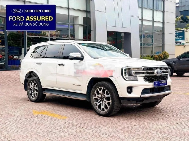 Big with watermark ford everest hanoi saigon 47036