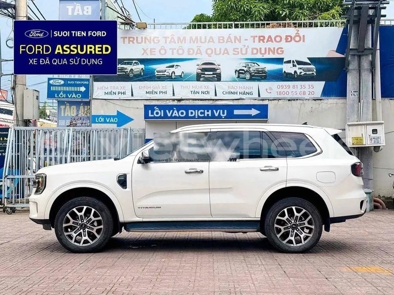 Big with watermark ford everest hanoi saigon 47036