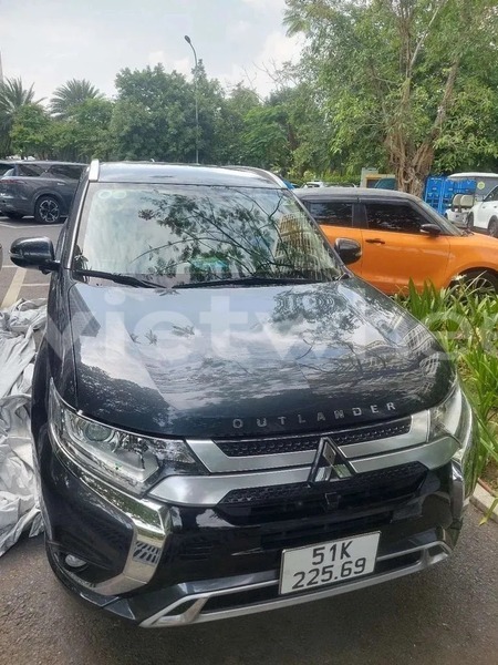 Big with watermark mitsubishi outlander hanoi saigon 47038