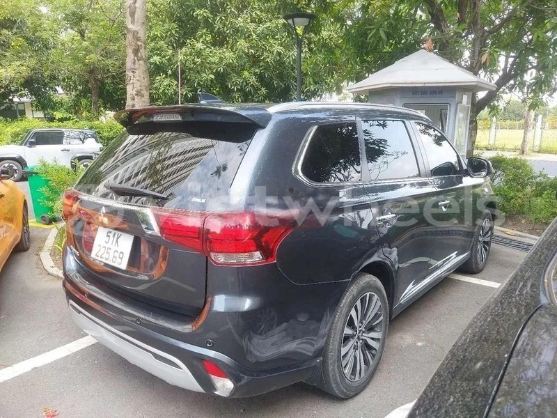 Big with watermark mitsubishi outlander hanoi saigon 47038