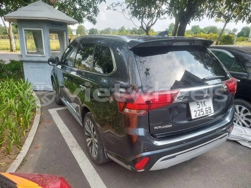Big with watermark mitsubishi outlander hanoi saigon 47038