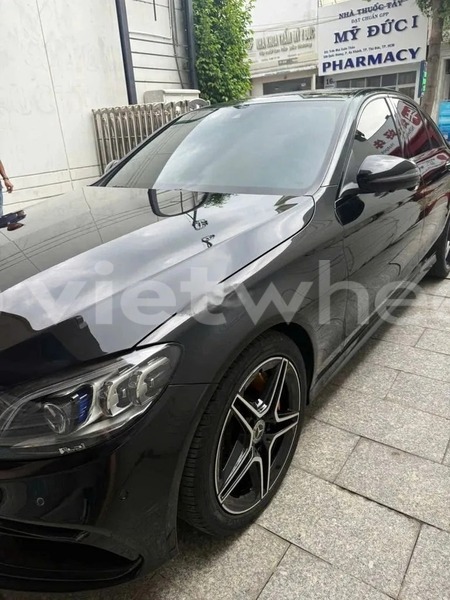 Big with watermark mercedes c300 hanoi saigon 47043