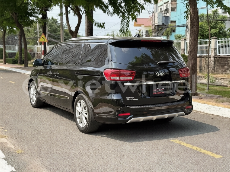 Big with watermark kia sedona hanoi saigon 47049