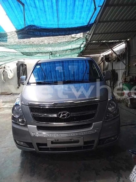 Big with watermark hyundai starex hanoi saigon 47052