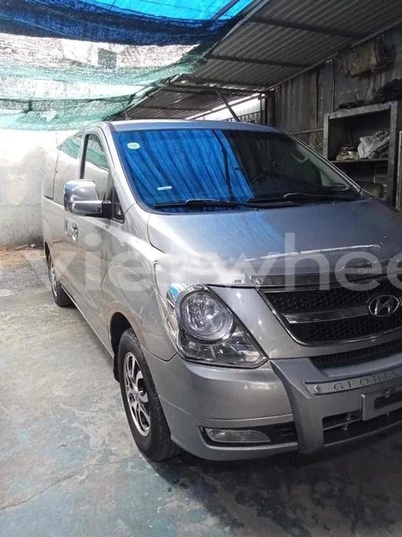 Big with watermark hyundai starex hanoi saigon 47052