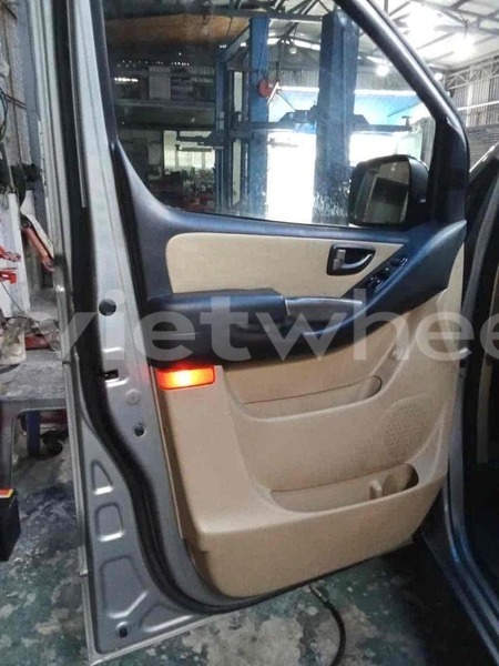 Big with watermark hyundai starex hanoi saigon 47052