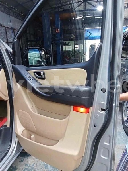 Big with watermark hyundai starex hanoi saigon 47052
