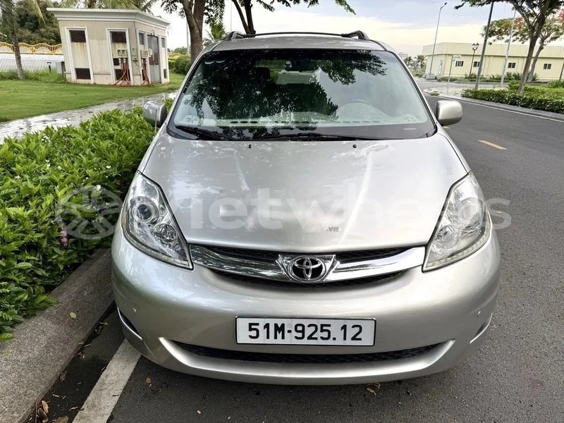 Big with watermark toyota sienna hanoi saigon 47056