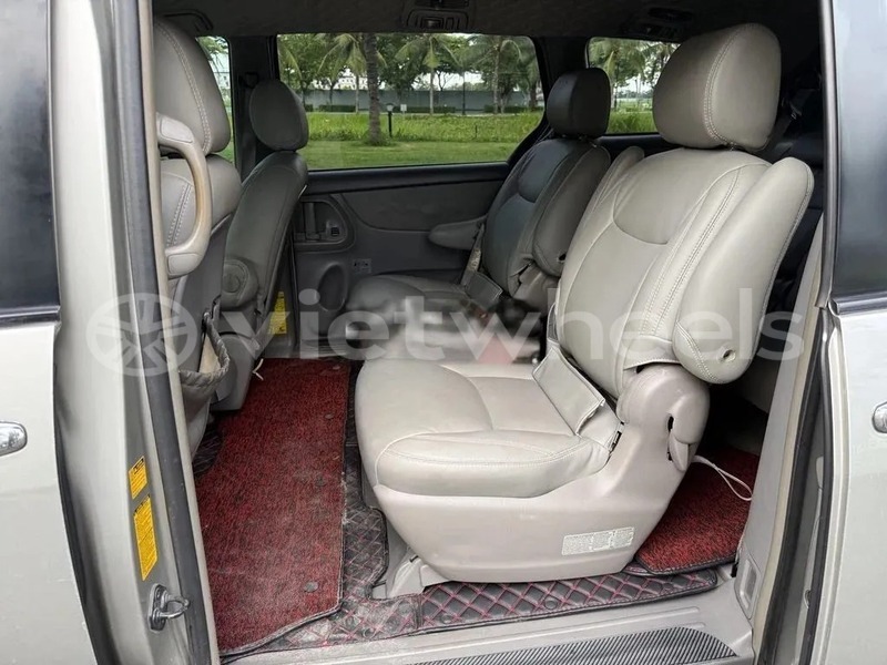 Big with watermark toyota sienna hanoi saigon 47056