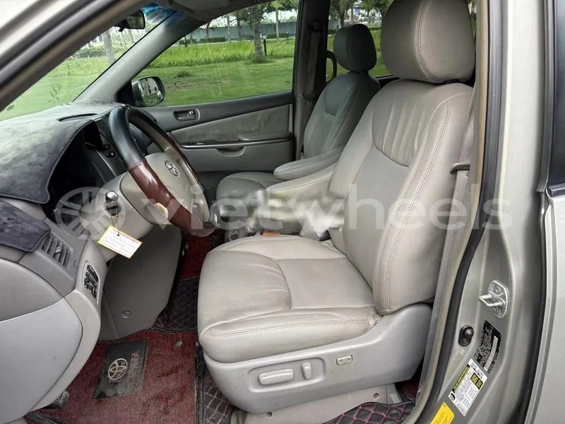 Big with watermark toyota sienna hanoi saigon 47056