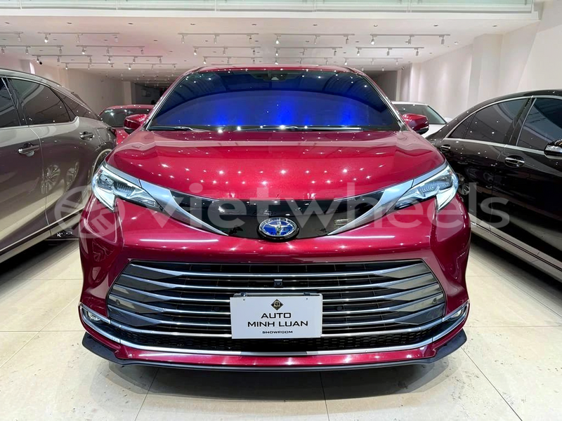 Big with watermark toyota sienna hanoi saigon 47060