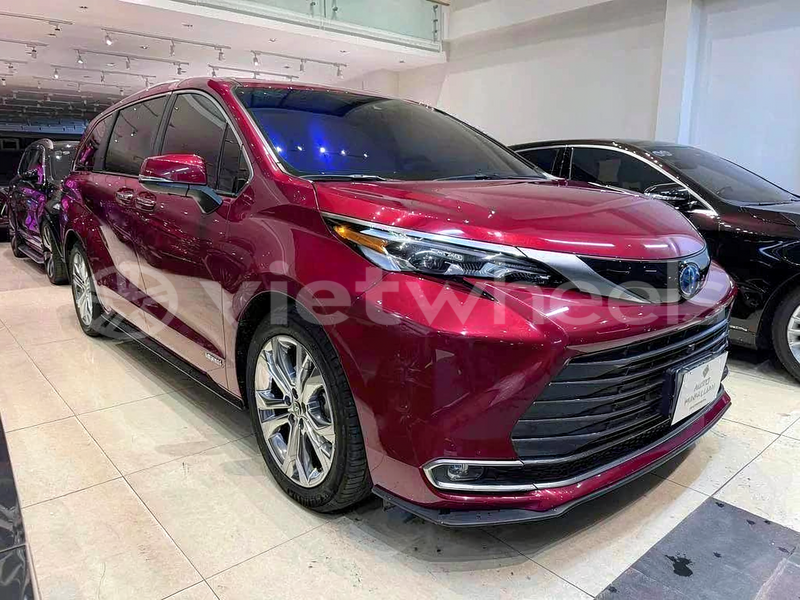 Big with watermark toyota sienna hanoi saigon 47060