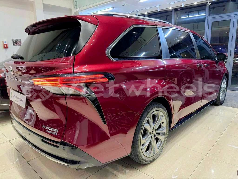 Big with watermark toyota sienna hanoi saigon 47060