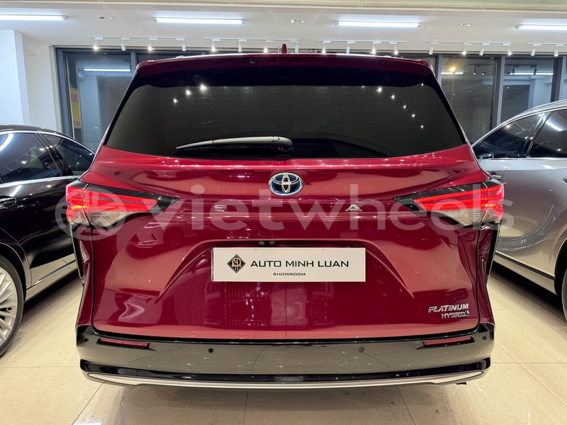 Big with watermark toyota sienna hanoi saigon 47060