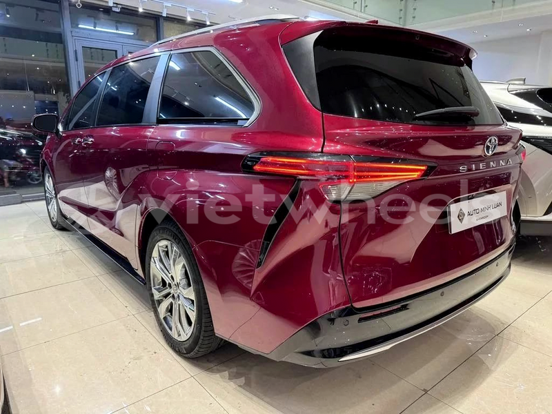Big with watermark toyota sienna hanoi saigon 47060