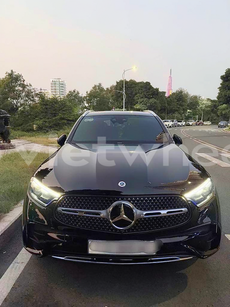 Big with watermark mercedes glc 300 4matic hanoi saigon 47061