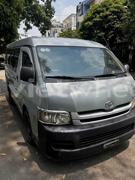 Big with watermark toyota hiace hanoi saigon 47068