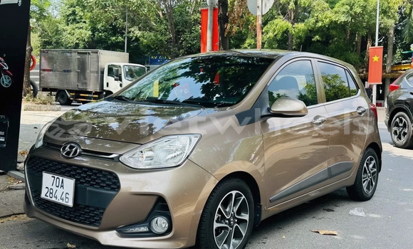 Buy Used Hyundai Grand i10 1.2AT Car