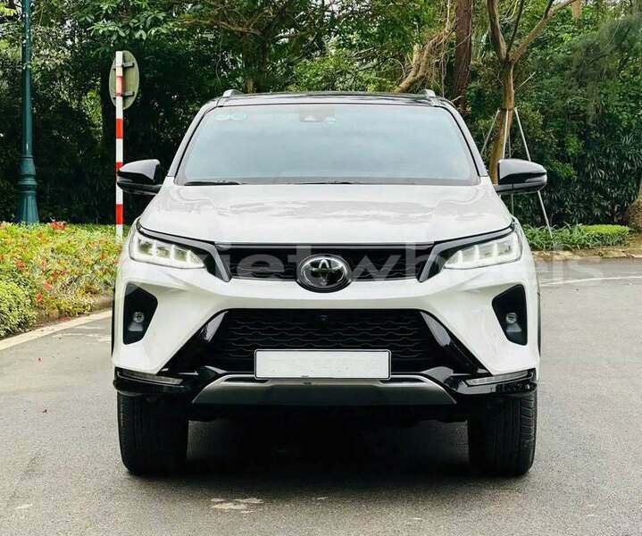 Big with watermark toyota fortuner hanoi hue 47278