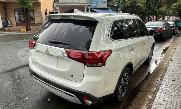 Mua Đã sử dụng Mitsubishi Outlander Xe ô tô Mua Đã sử dụng Mitsubishi Outlander Xe ô tô