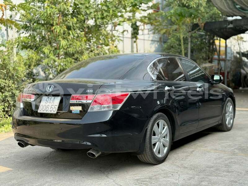 Big with watermark toyota camry hanoi can tho 47470