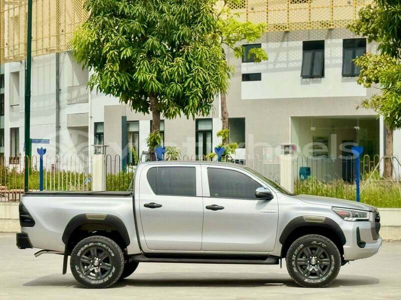 Big with watermark toyota hilux hanoi ha noi 47512