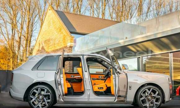 Mua Đã sử dụng Rolls Royce Cullinam Xe ô tô Mua Đã sử dụng Rolls Royce Cullinam Xe ô tô