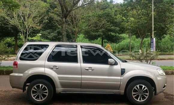 Mua Đã sử dụng Ford Escape Xe ô tô Mua Đã sử dụng Ford Escape Xe ô tô