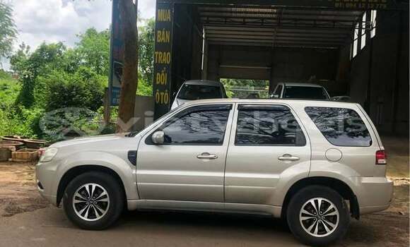 Mua Đã sử dụng Ford Escape Xe ô tô Mua Đã sử dụng Ford Escape Xe ô tô