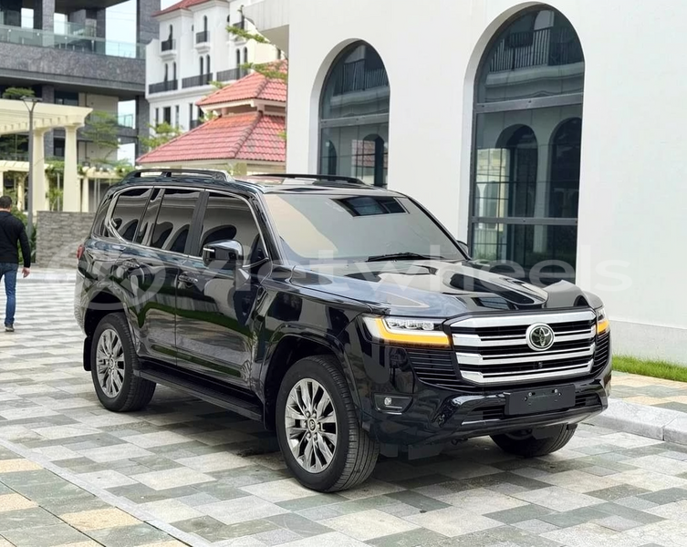 Big with watermark toyota land cruiser hanoi tp ho chi minh 47777