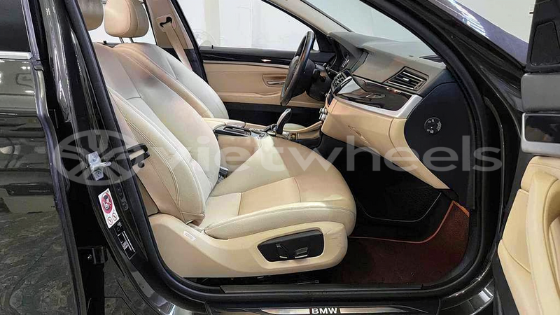 Big with watermark bmw 5 series hanoi tp ho chi minh 47934