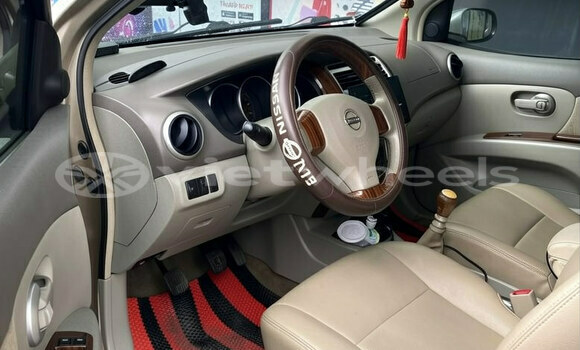 Mua Đã sử dụng Nissan LIVINA Xe ô tô Mua Đã sử dụng Nissan LIVINA Xe ô tô