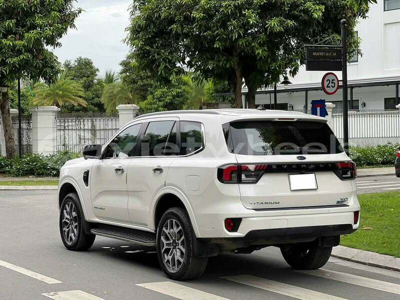 Big with watermark ford everest none cao bang 48195
