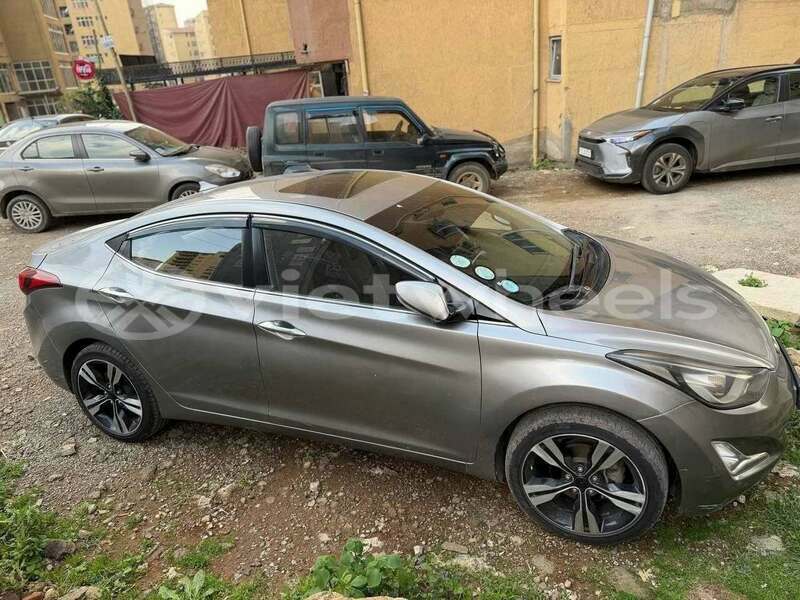 Big with watermark hyundai avante hanoi hue 48253