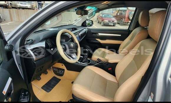 Mua Đã sử dụng Toyota HiLux Xe ô tô Mua Đã sử dụng Toyota HiLux Xe ô tô