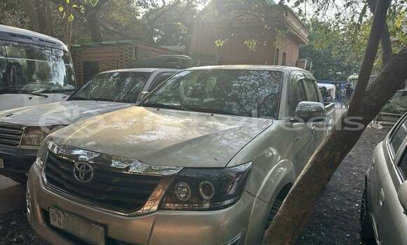 Mua Đã sử dụng Toyota HiLux Xe ô tô Mua Đã sử dụng Toyota HiLux Xe ô tô