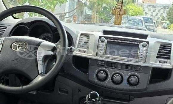 Mua Đã sử dụng Toyota HiLux Xe ô tô Mua Đã sử dụng Toyota HiLux Xe ô tô