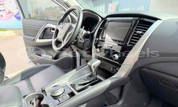 Buy Used Mitsubishi Pajero Car Buy Used Mitsubishi Pajero Car