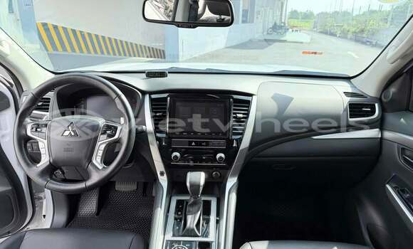 Buy Used Mitsubishi Pajero Car Buy Used Mitsubishi Pajero Car