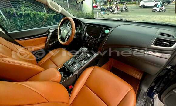 Buy Used Mitsubishi PAJERO Car Buy Used Mitsubishi PAJERO Car