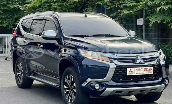 Buy Used Mitsubishi PAJERO Car Buy Used Mitsubishi PAJERO Car