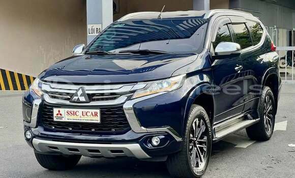 Buy Used Mitsubishi PAJERO Car Buy Used Mitsubishi PAJERO Car