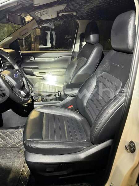 Big with watermark ford everest none cao bang 48594