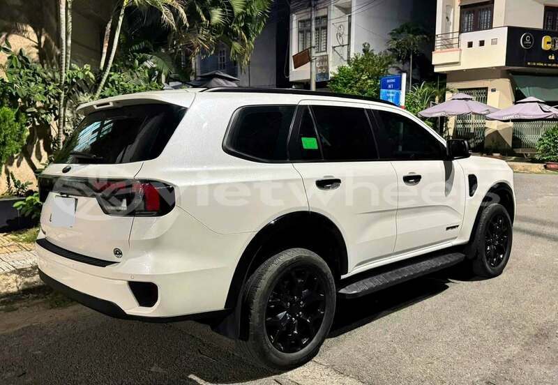 Big with watermark ford everest none cao bang 48594